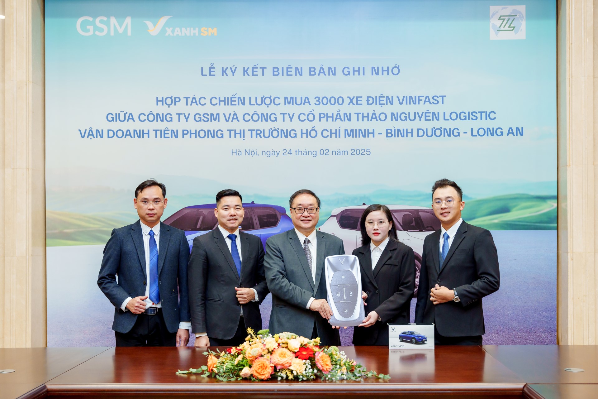 Khách 'sộp' chốt đơn 3.000 xe điện VinFast cho tỷ phú Phạm Nhật Vượng 1 Khách 'sộp' chốt đơn 3.000 xe điện VinFast cho tỷ phú Phạm Nhật Vượng