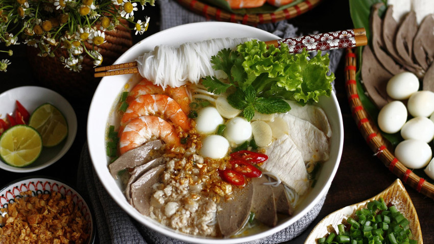 Khám Phá 5 Món Ăn Ngon Không Thể Bỏ Lỡ Tại Quận 5 2 1. Hủ Tiếu Nam Vang – Hủ Tiếu Nam Vang Phượng