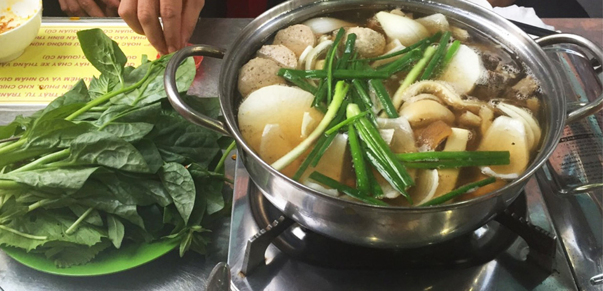 Hồ Thị Kỷ: Phố Ăn Vặt Sầm Uất Của Sài Gòn 4 3. Lẩu Bò Cô Thảo